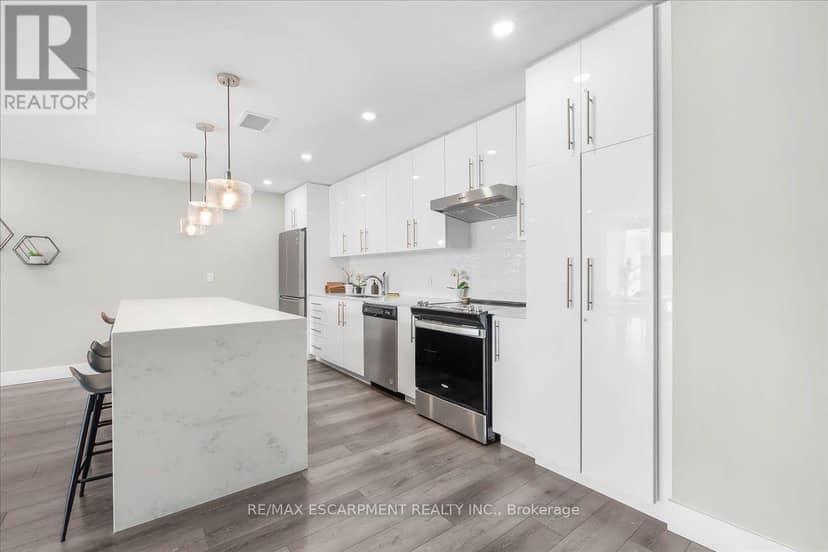 2309 - 15 Queen Street S — photo 8 of 26