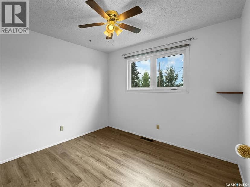207 3rd AVENUE E — photo 9 of 23