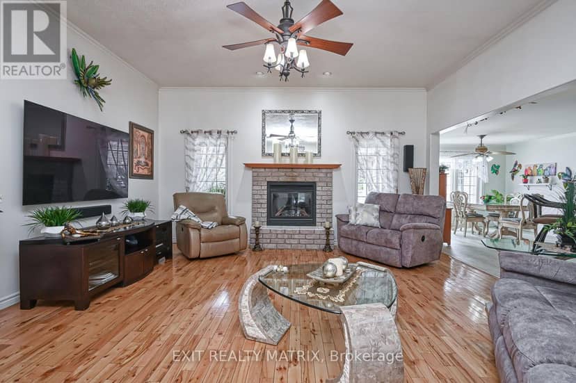 2573 Mitchell Street — photo 3 of 40