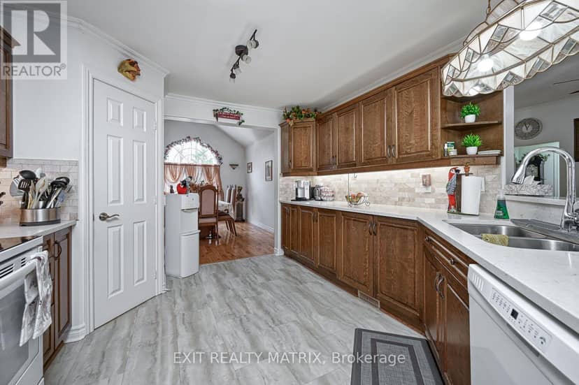 2573 Mitchell Street — photo 7 of 40