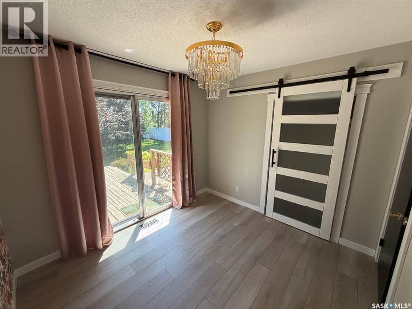 130 Rose AVENUE — photo 15 of 37