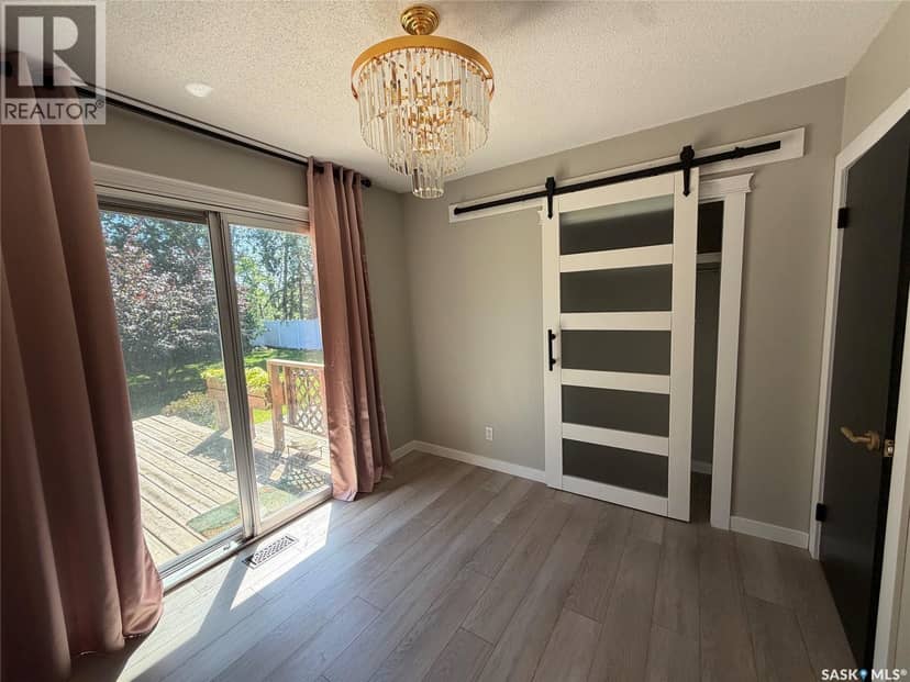 130 Rose AVENUE — photo 16 of 37