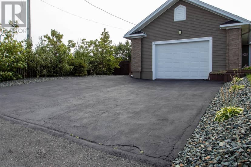 6 Heath Crescent — photo 32 of 32