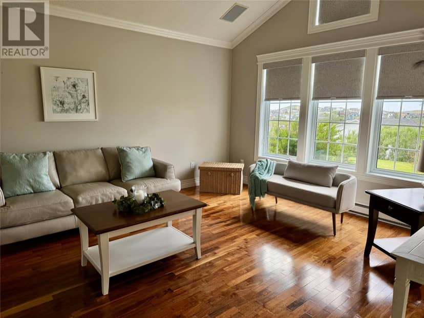 6 Heath Crescent — photo 9 of 32