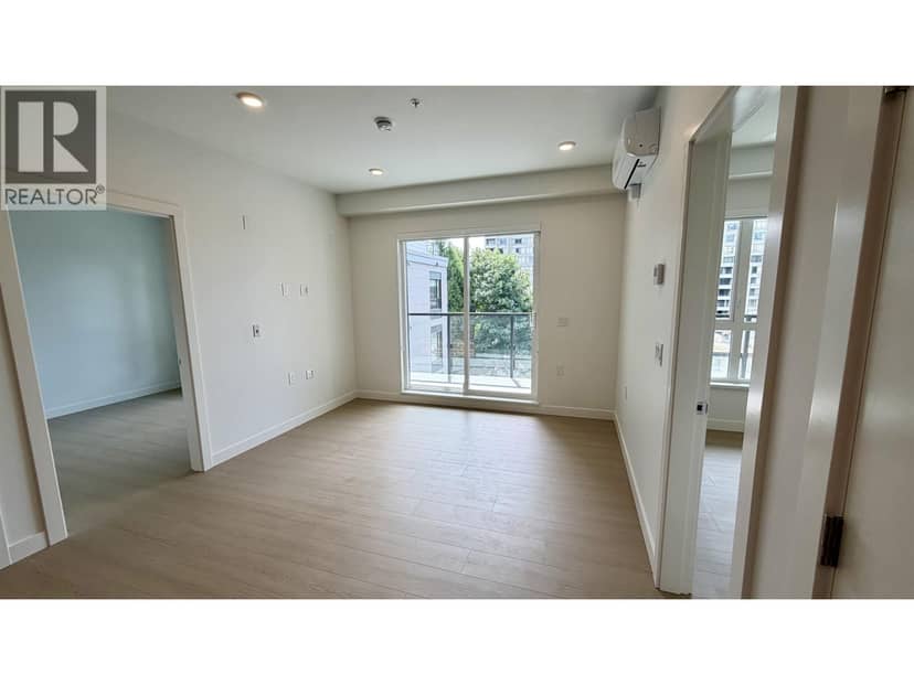 426 82 FIRST STREET, New Westminster, photo 2
