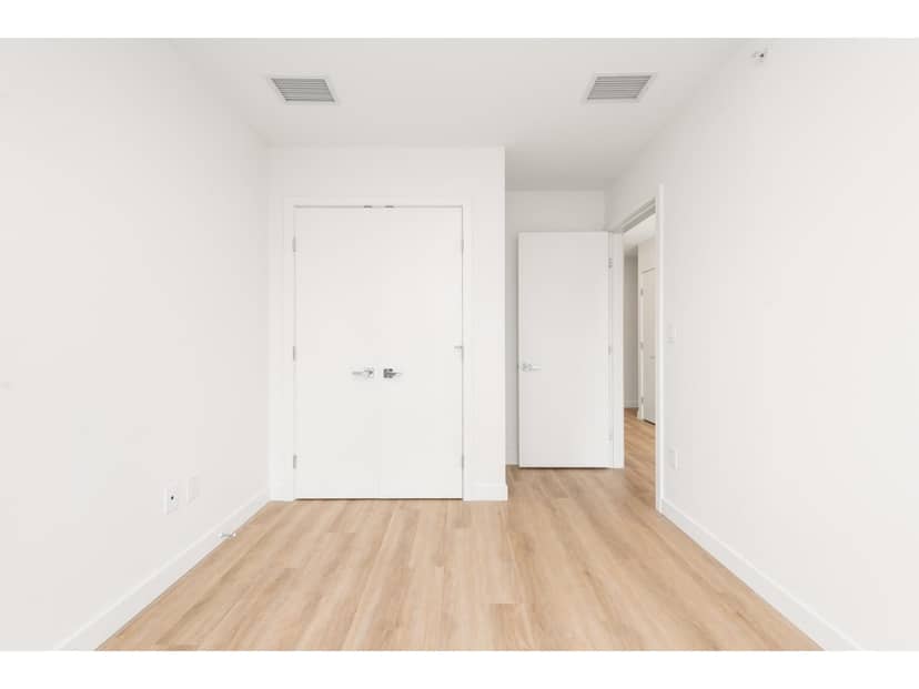 301 9675 KING GEORGE BOULEVARD, Surrey, photo 6