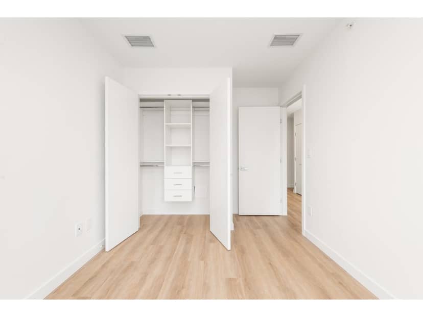 301 9675 KING GEORGE BOULEVARD, Surrey, photo 5