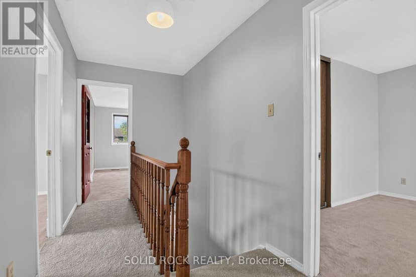 54 Huntsman Crescent — photo 17 of 40