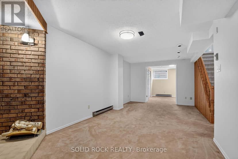 54 Huntsman Crescent — photo 33 of 40
