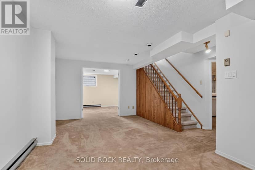 54 Huntsman Crescent — photo 34 of 40
