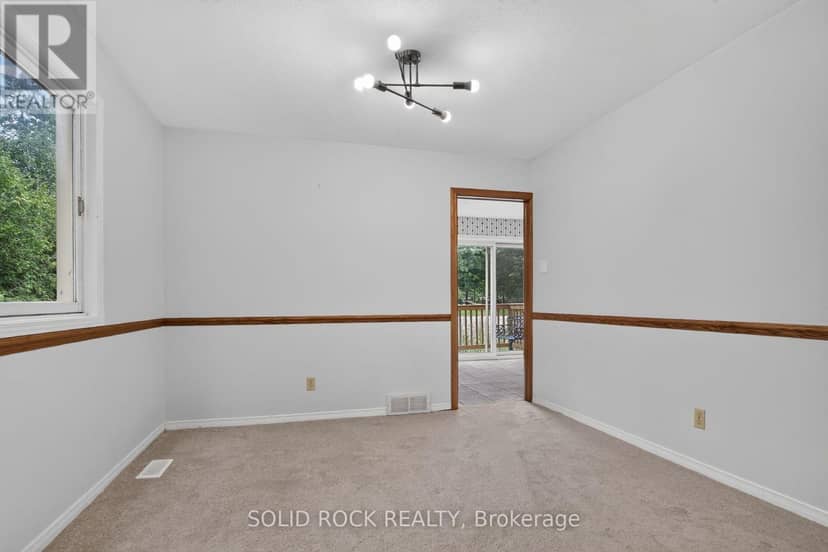 54 Huntsman Crescent — photo 7 of 40