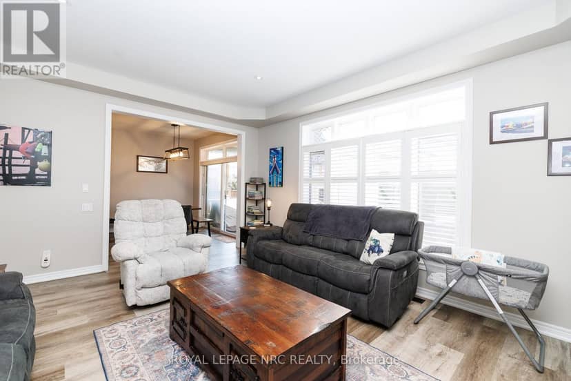 12 Wilfrid Laurier Crescent — photo 12 of 40