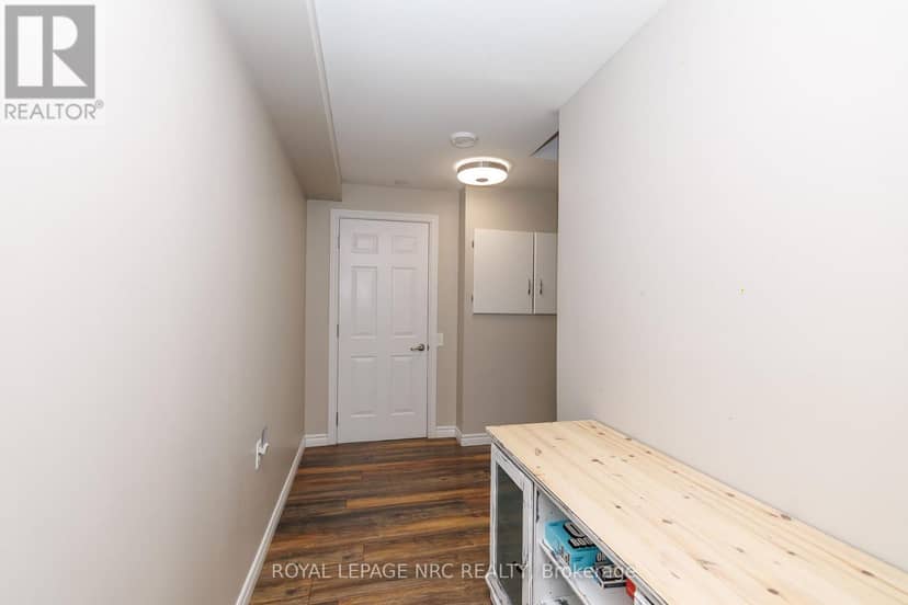 12 Wilfrid Laurier Crescent — photo 29 of 40