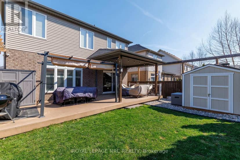 12 Wilfrid Laurier Crescent — photo 39 of 40