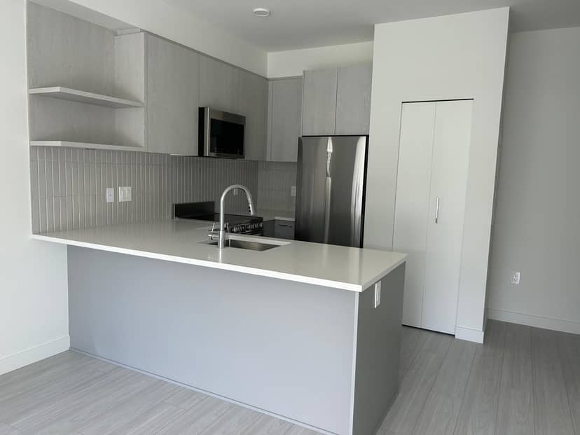 525 10777 138 STREET, Surrey, photo 2