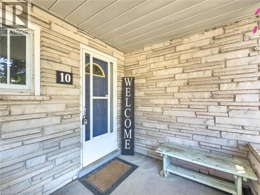 10 HILLCREST Street W — photo 3 of 40