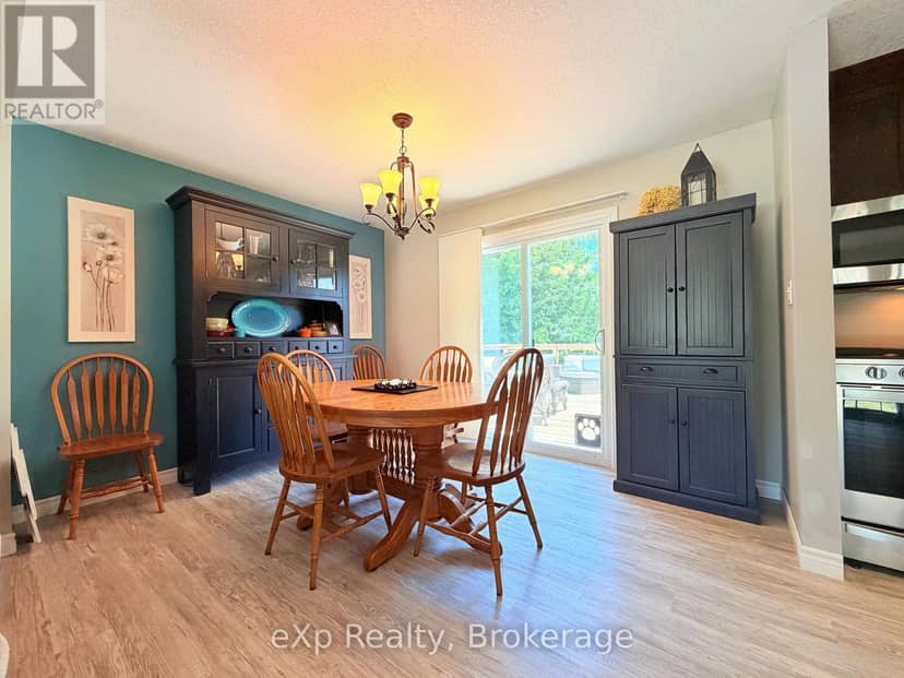 160 Westfall Crescent — photo 7 of 24