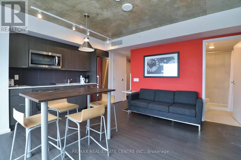 2006 - 105 Champagne Avenue — photo 22 of 30