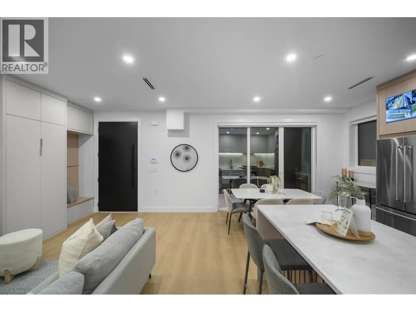1 3623 TRIUMPH STREET, Vancouver, photo 2