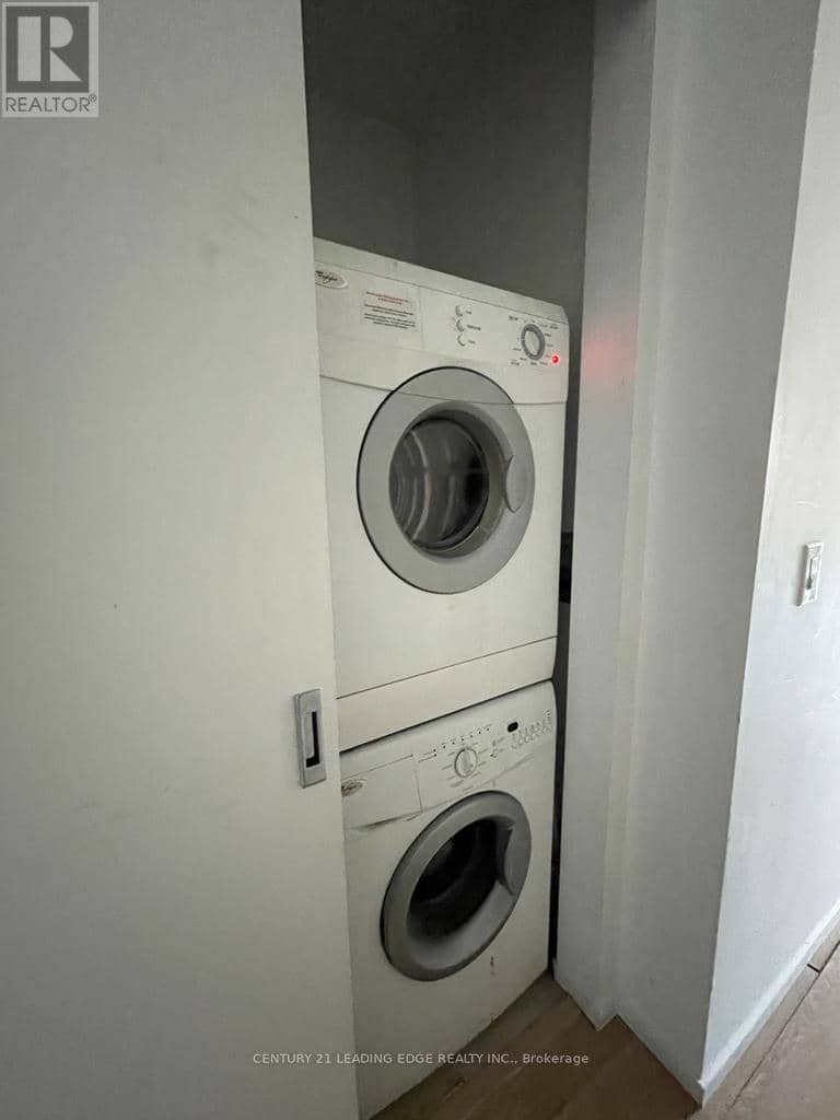 302 - 8 Charlotte Street — photo 10 of 12