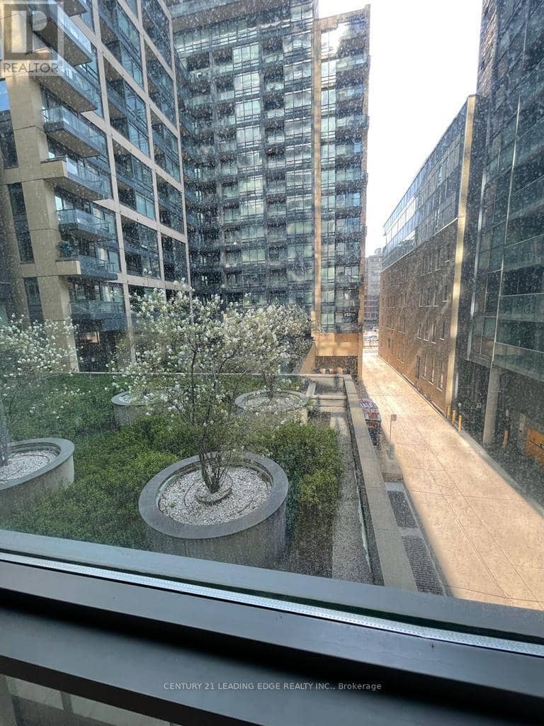 302 - 8 Charlotte Street — photo 11 of 12