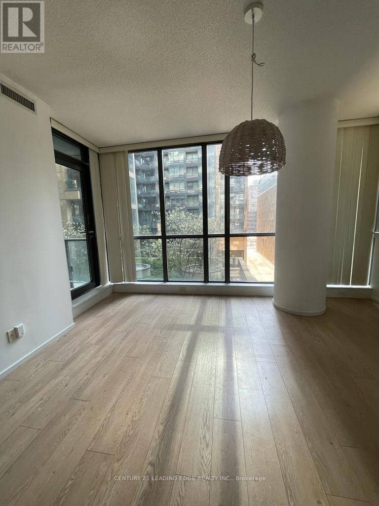 302 - 8 Charlotte Street — photo 6 of 12