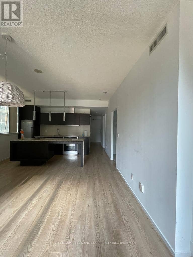 302 - 8 Charlotte Street — photo 7 of 12