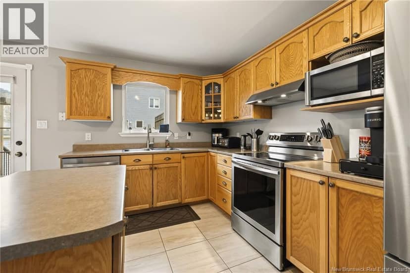 40 Stoneham Drive — photo 3 of 24