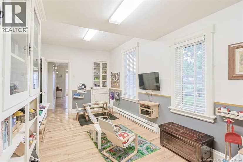 325 St James Street West — photo 19 of 40
