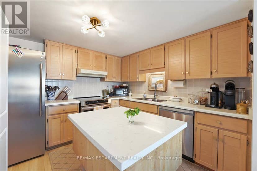 807 - 8 Village Green Boulevard — photo 12 of 31