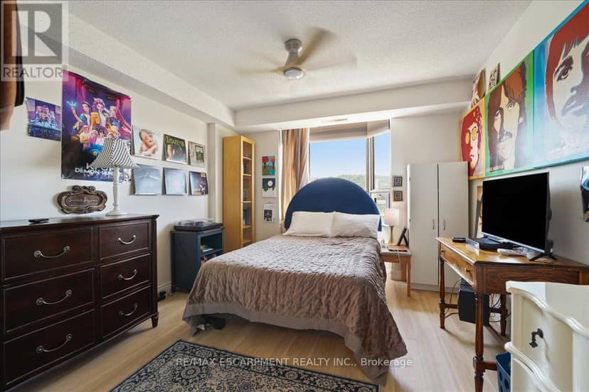 807 - 8 Village Green Boulevard — photo 28 of 31