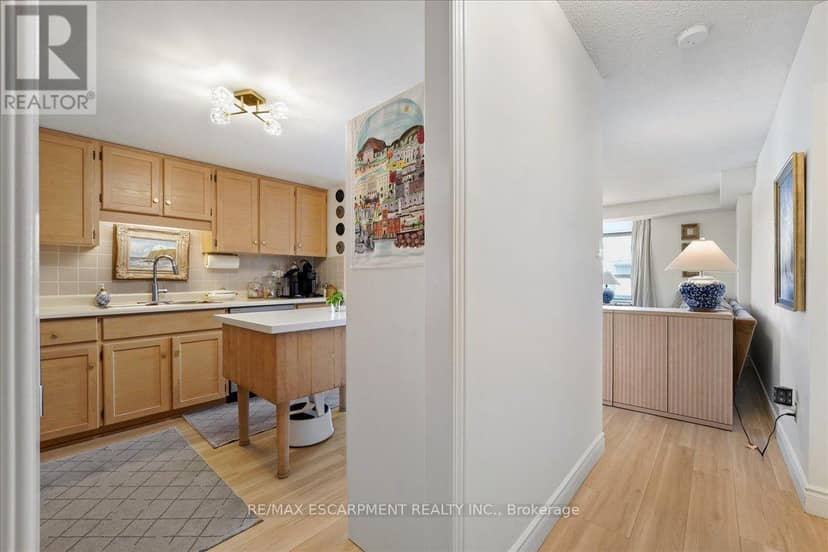 807 - 8 Village Green Boulevard — photo 9 of 31