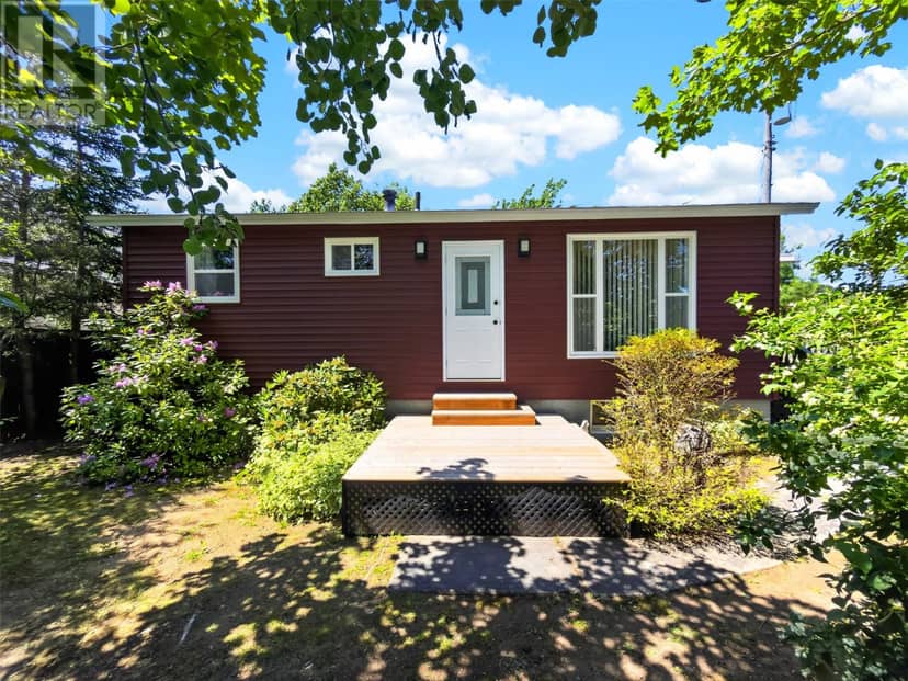 38 Main Street, Hickmans Harbour