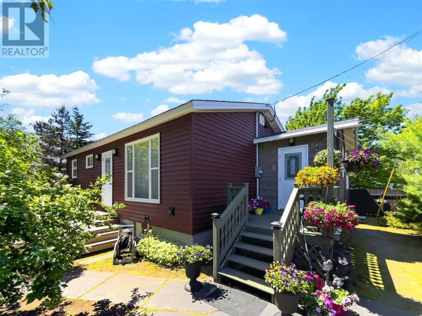 38 Main Street, Hickmans Harbour, photo 3