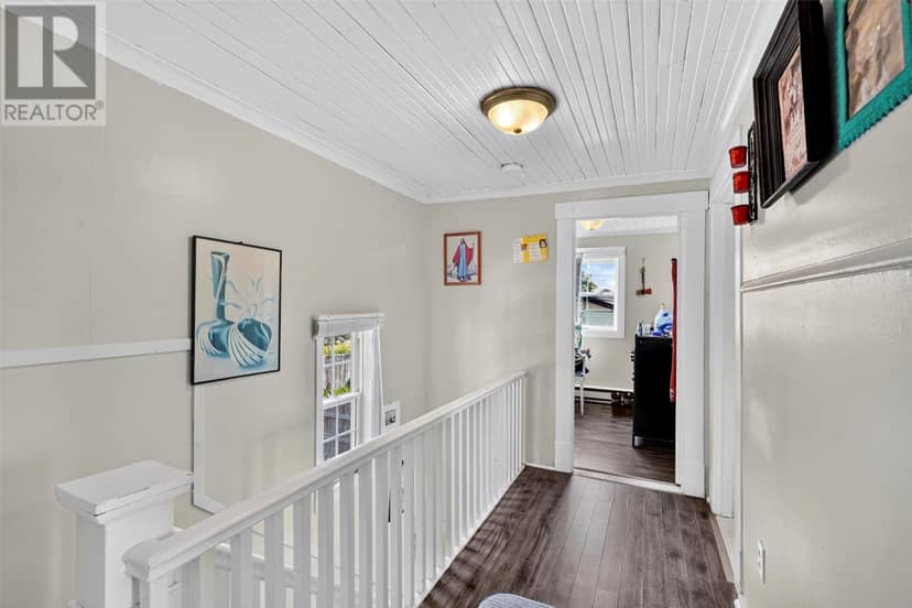 26 Adelaide Street — photo 13 of 25