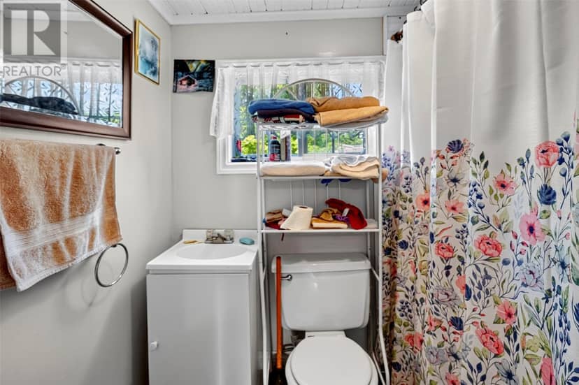 26 Adelaide Street — photo 17 of 25