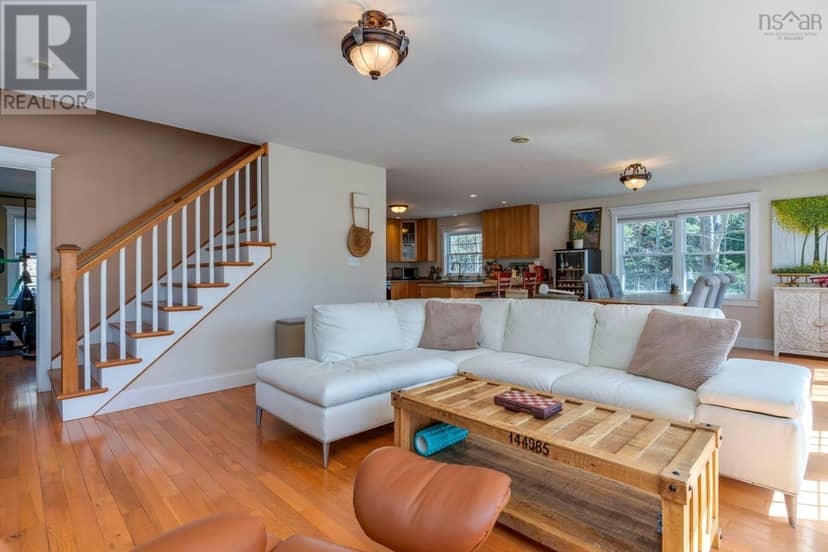69 Meadowbrook Drive — photo 12 of 40