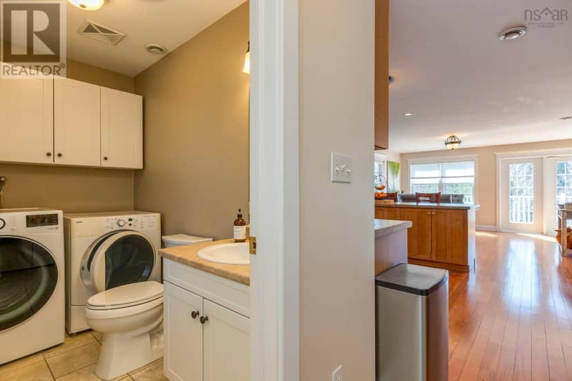 69 Meadowbrook Drive — photo 17 of 40
