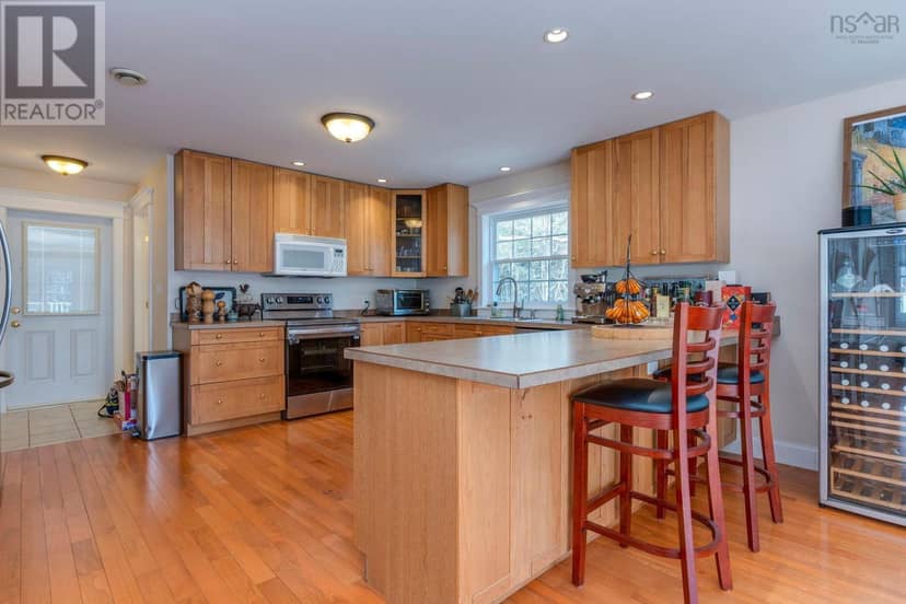 69 Meadowbrook Drive — photo 13 of 40