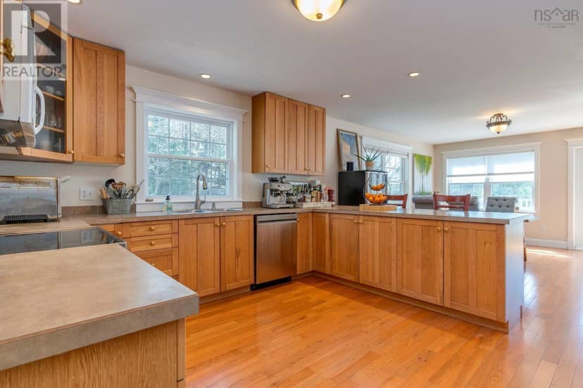 69 Meadowbrook Drive — photo 16 of 40