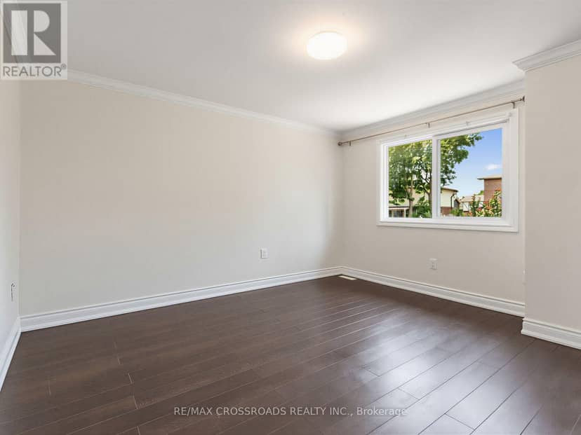 59 Chaucer Crescent — photo 16 of 32