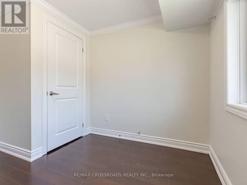 59 Chaucer Crescent — photo 21 of 32