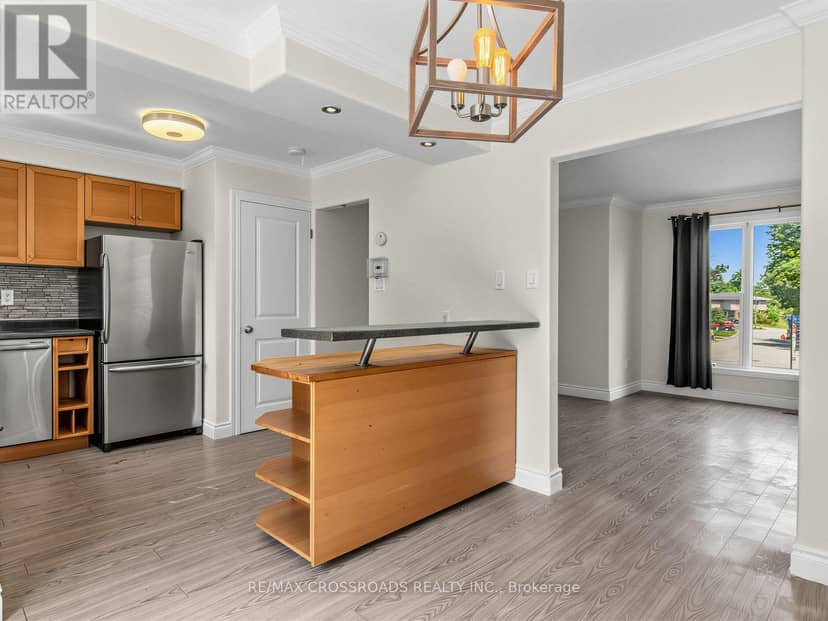 59 Chaucer Crescent — photo 8 of 32
