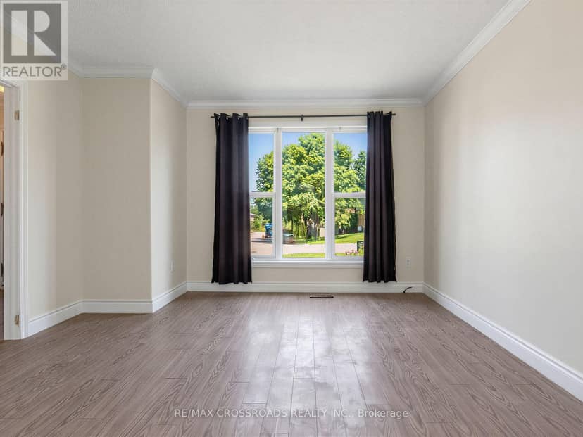 59 Chaucer Crescent — photo 7 of 32