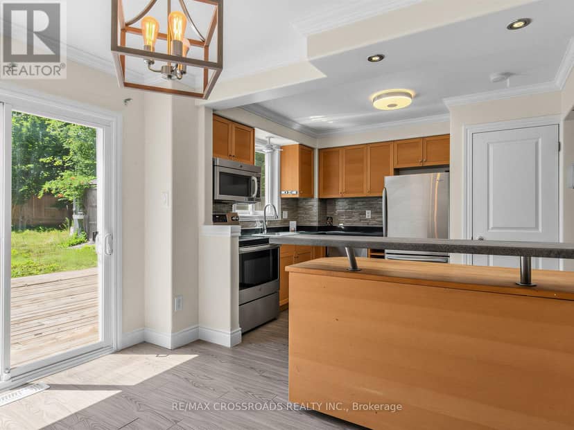 59 Chaucer Crescent — photo 9 of 32