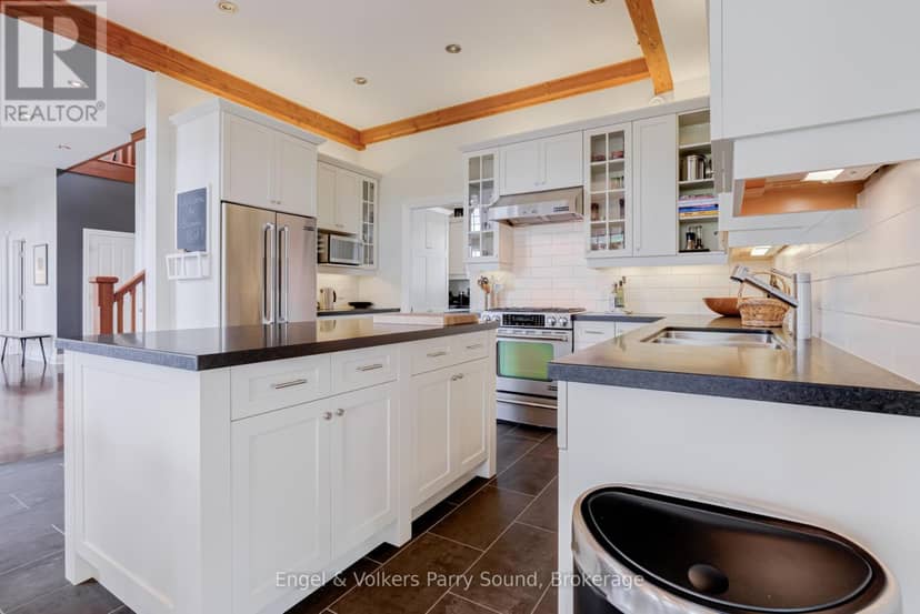 22 Beacon Point Drive — photo 14 of 40