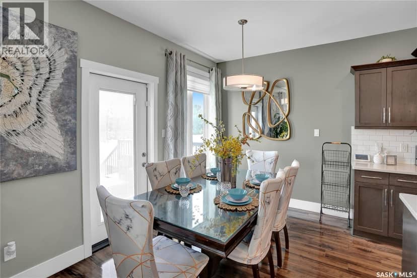 1049 Maplewood DRIVE — photo 14 of 40