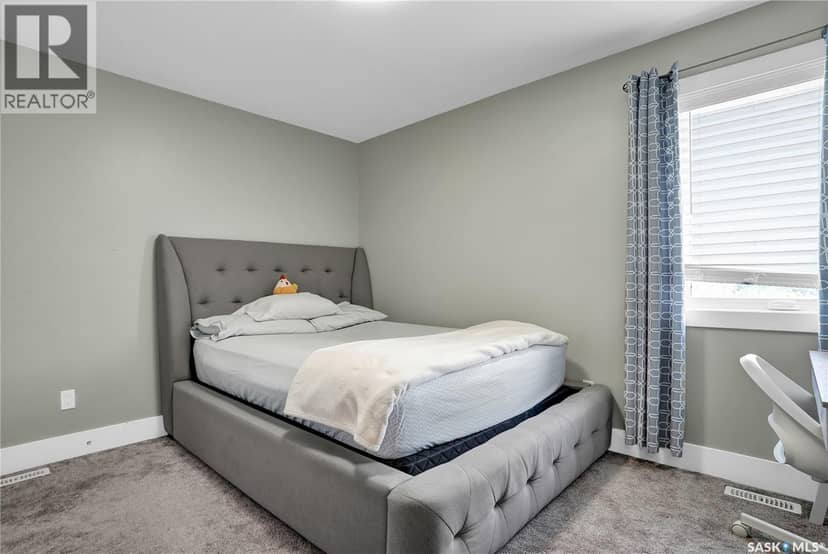 1049 Maplewood DRIVE — photo 32 of 40