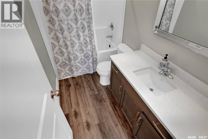 1049 Maplewood DRIVE — photo 35 of 40