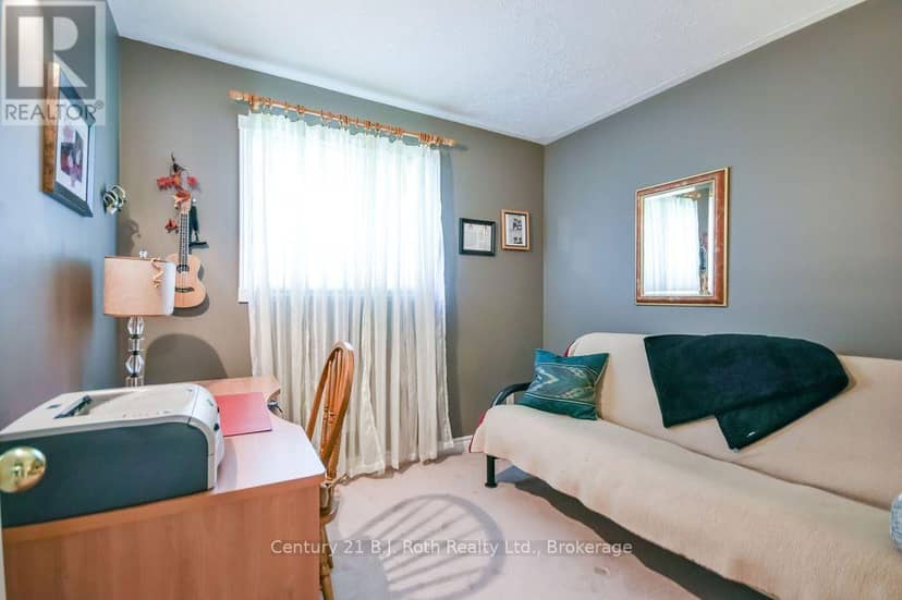 59 Anderson Crescent — photo 13 of 34